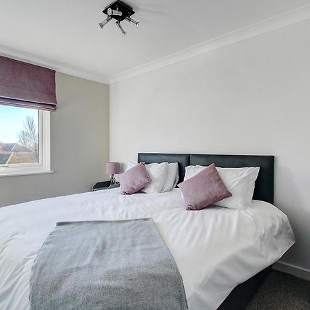2 Minutes From Mk Central By Car- 2 Bed Apartment - 2 Free Parking Spaces- Hosted By Stayinmk Milton Keynes Buitenkant foto